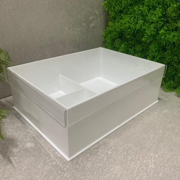 Caixa em acrílico branco com divisórias e tampa em acrílico cristal. - Imagem 3