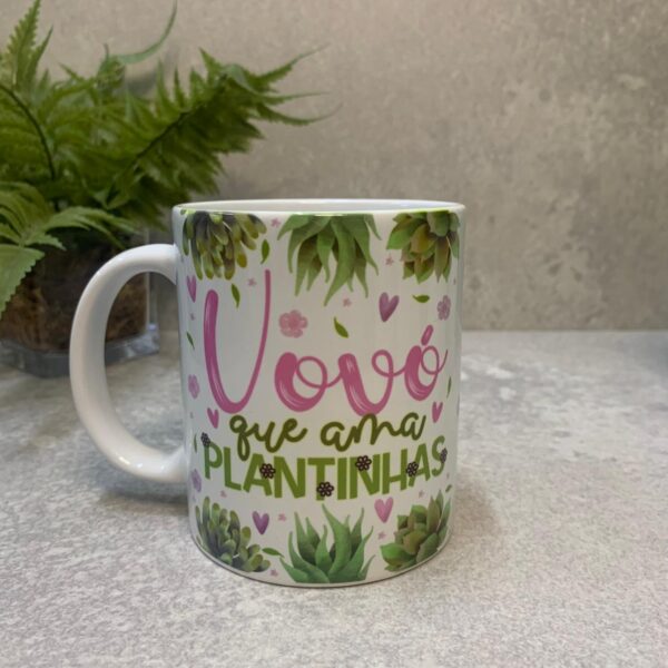 Caneca em cerâmica "Vovó que ama plantinhas"
